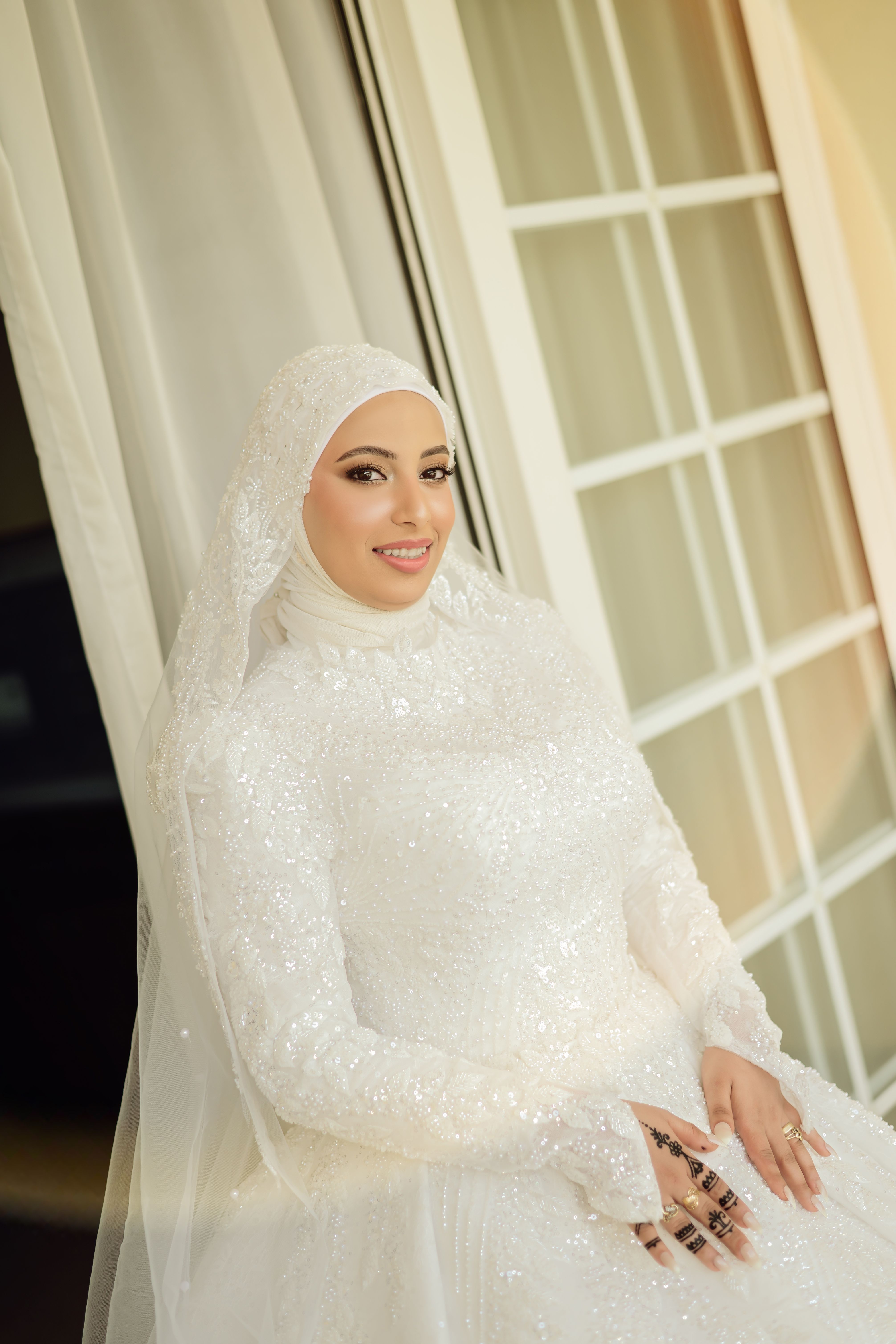 hijab wedding dress Elegant Bride in White Gown · Free Stock Photo elegant simple modern hijab wedding dress Design Details Size:58 Short smarttag_collection_filter:Fit & Flare Dresses Christina Wu Celebrations 22250