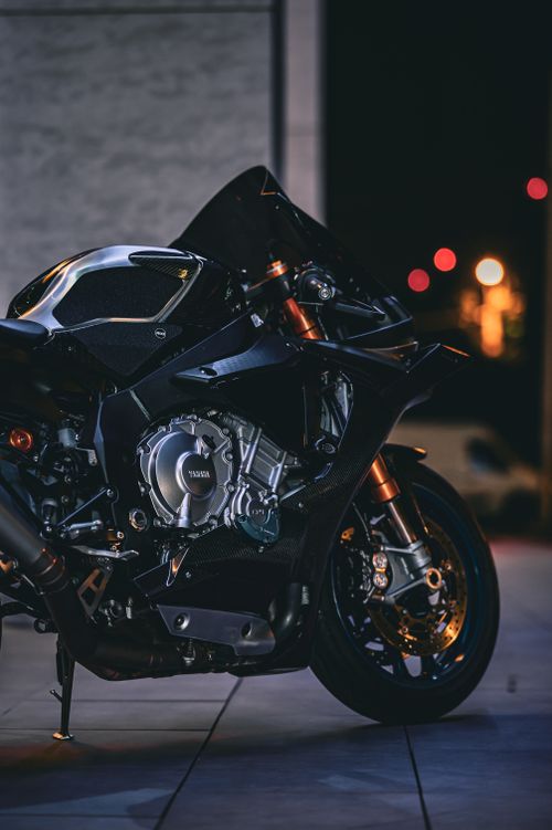 Free A stylish motorcycle parked outdoors at night showcasing modern design and urban ambiance. Stock Photo