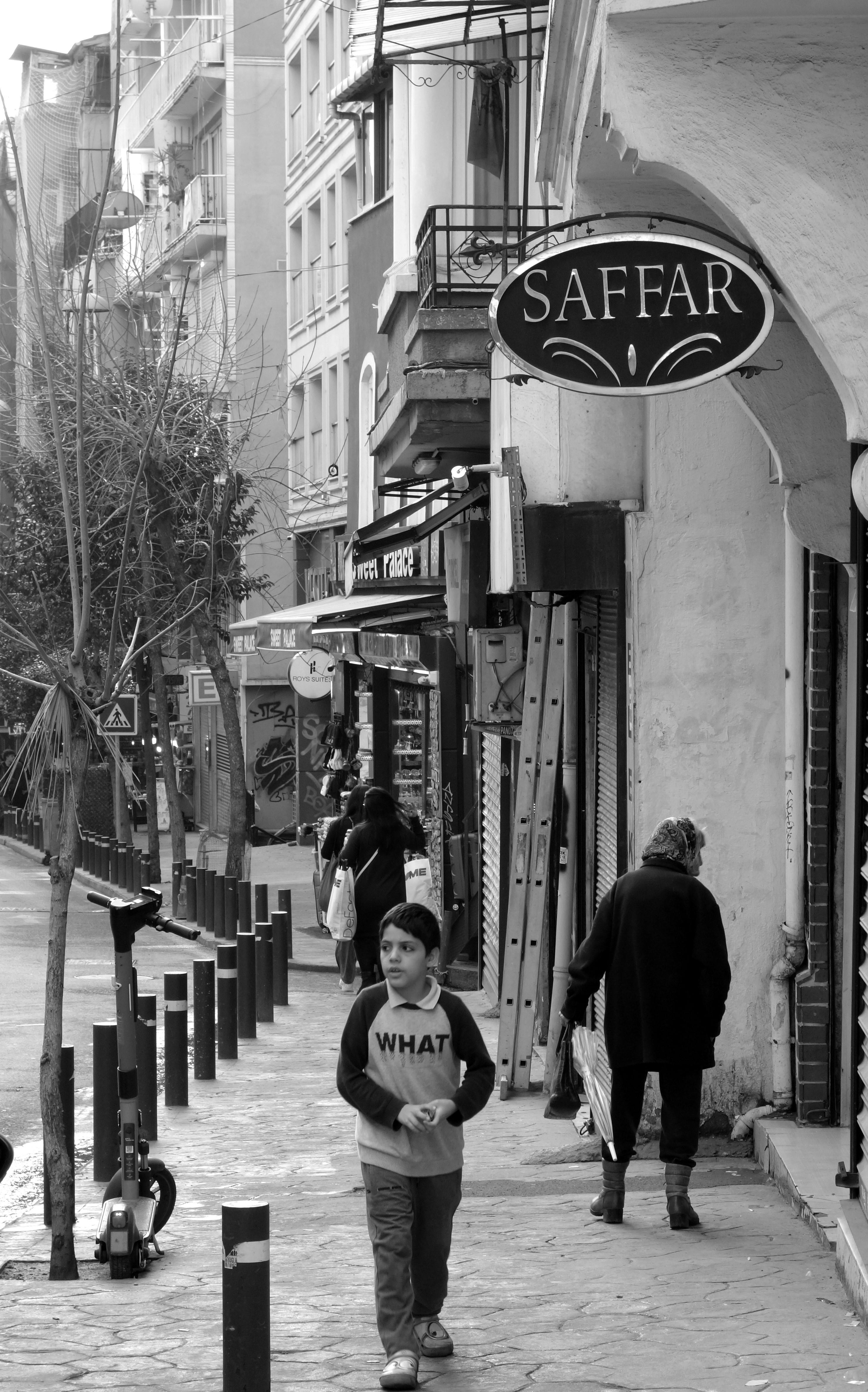 Monochrome street view showcasing daily life in İstanbul with pedestrians.