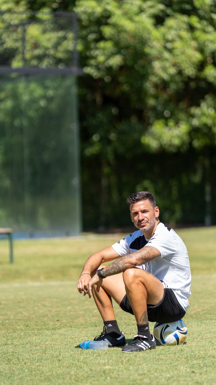 HSV coach wants Fábio Vieira back