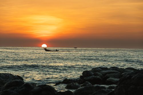Free Dramatic sunset view over the ocean at Cửa Tùng, Vietnam, capturing stunning colors. Stock Photo