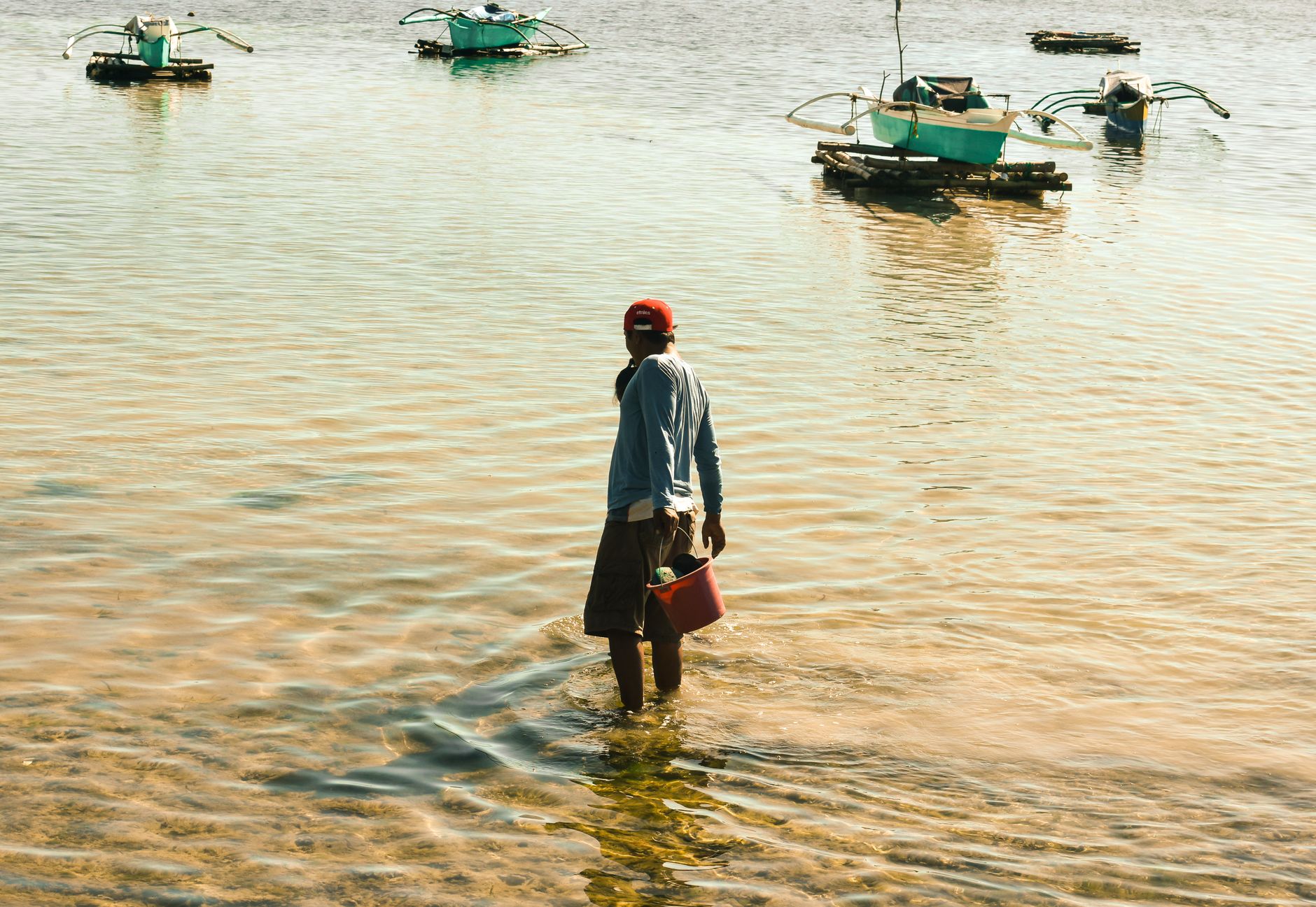 Bateau de pêche crevettière au port de Mahajanga