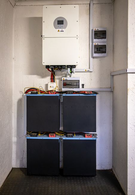 Efficient power inverter system in a residential setup for energy management.