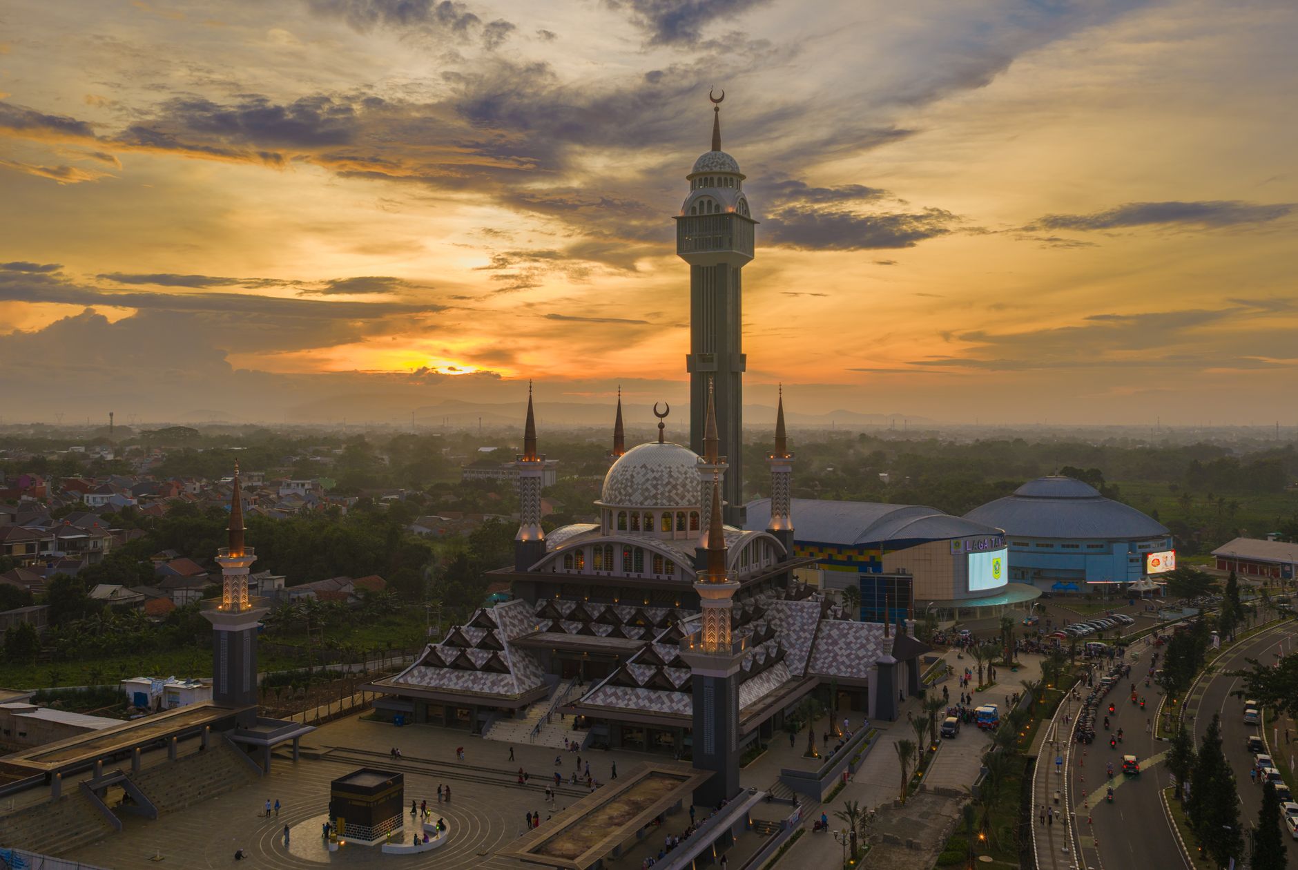 Grafik arus kas keluarga selama bulan Ramadan