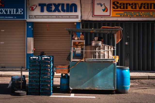 A street vendor stall on Keyzer Street, Colombo, showcasing local street food in Sri Lanka's vibrant Pettah market.