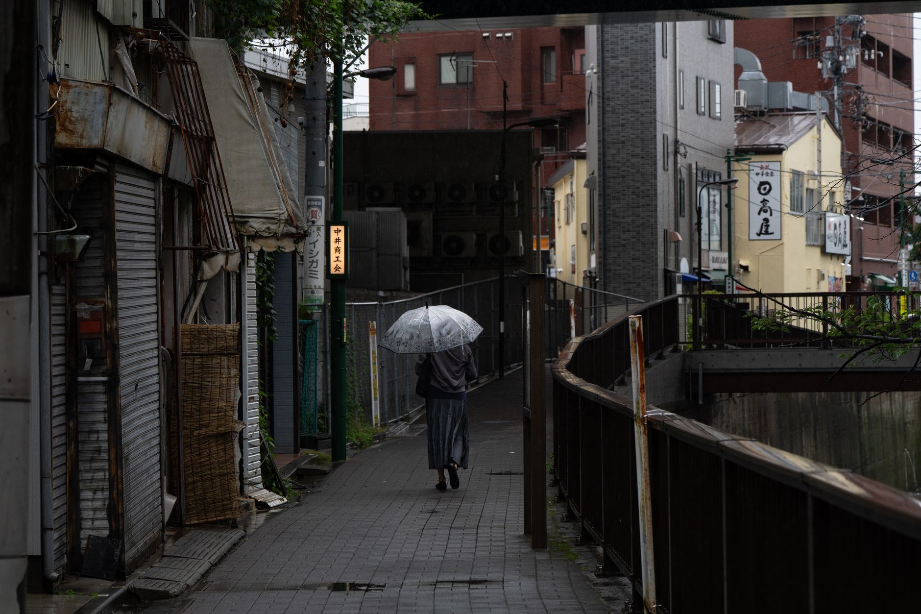 Japonya'da Tokyo ve Yokohama çevresinde kasırga nedeniyle şiddetli yağış ve sel görüntüsü