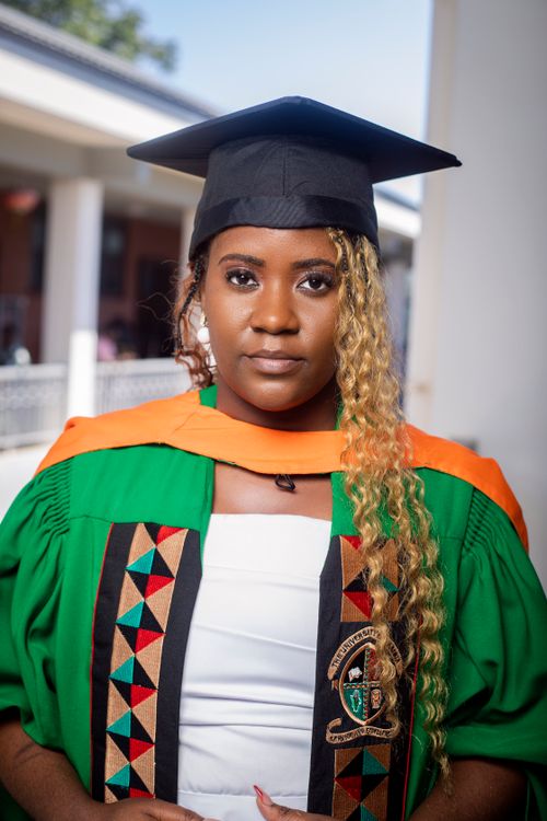 Free Portrait of a young woman in graduation attire, celebrating academic achievement. Stock Photo