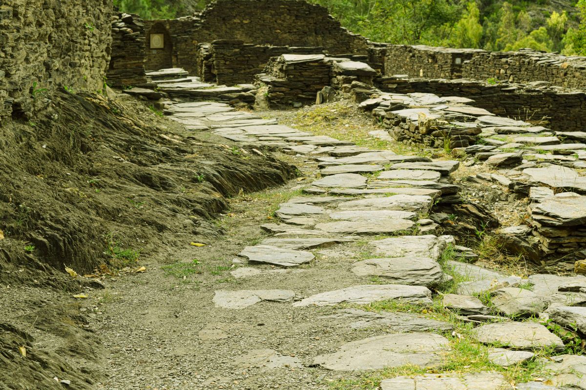 Caminos Romanos: Las Venas Antiguas de la Península Ibérica