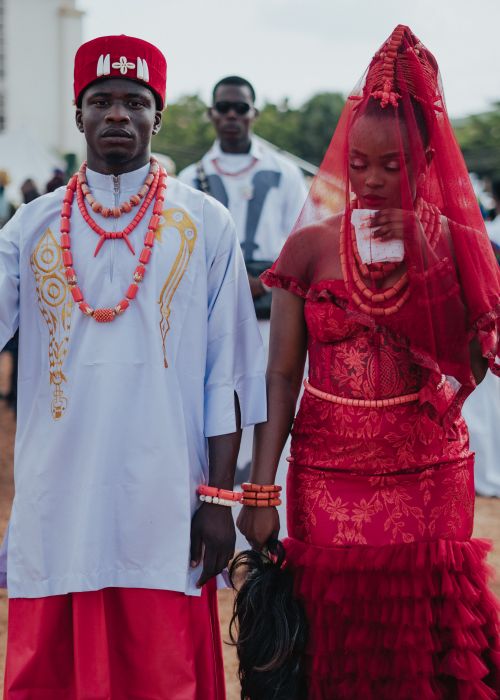 Free A couple in traditional African bridal attire during an outdoor wedding ceremony. Stock Photo