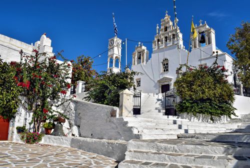 Free Explore this picturesque white church and vibrant courtyard in Filoti, Greece. Stock Photo