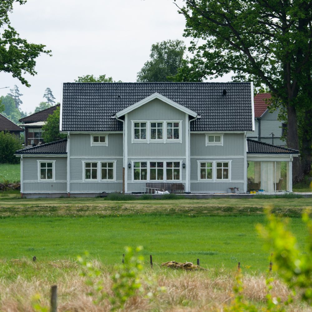 Mareham le Fen — professional movers carrying furniture on a house move