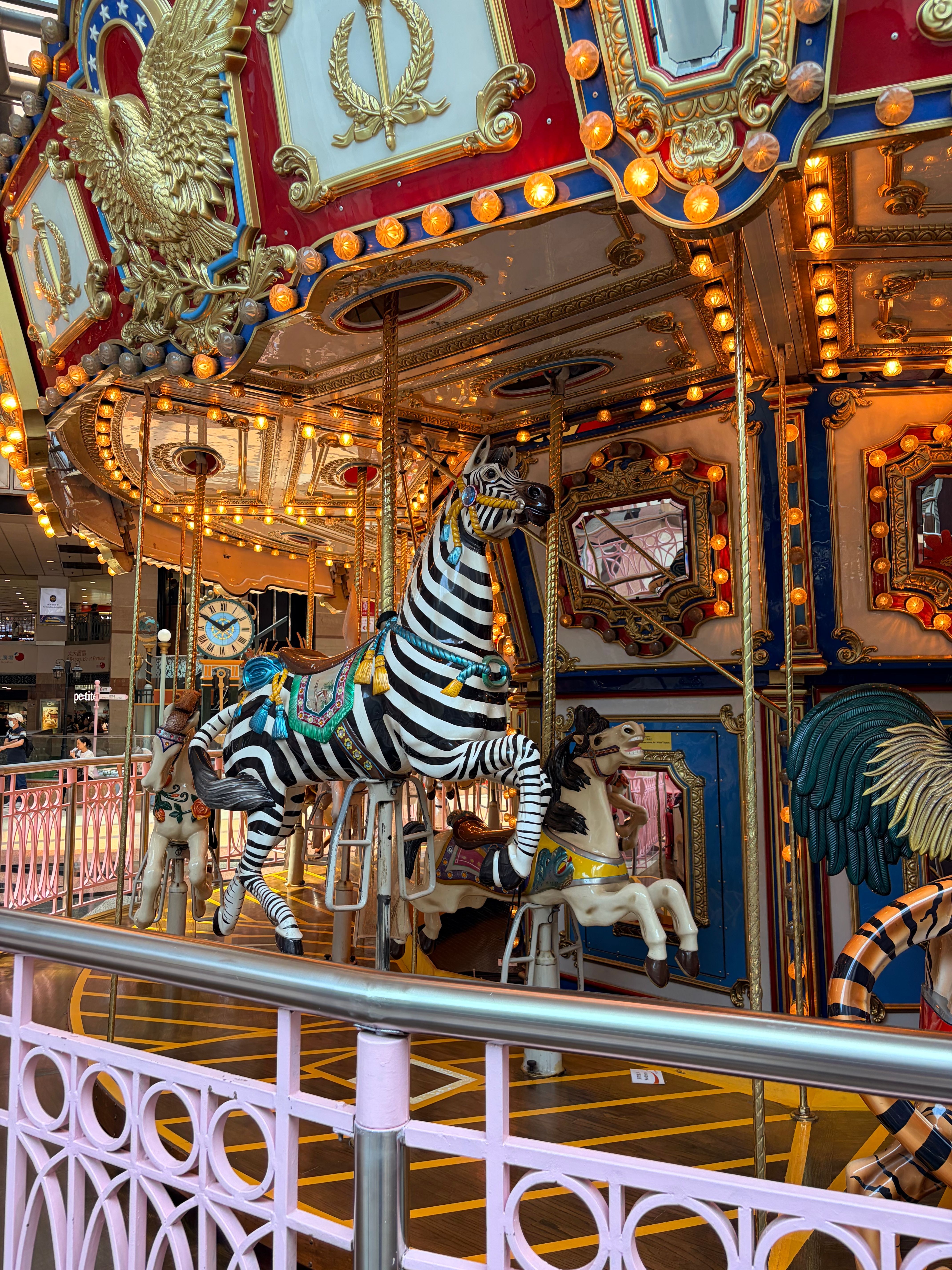 실내 테마파크 회전목마, 롯데월드 자유이용권으로 이용하는 실내 어트랙션