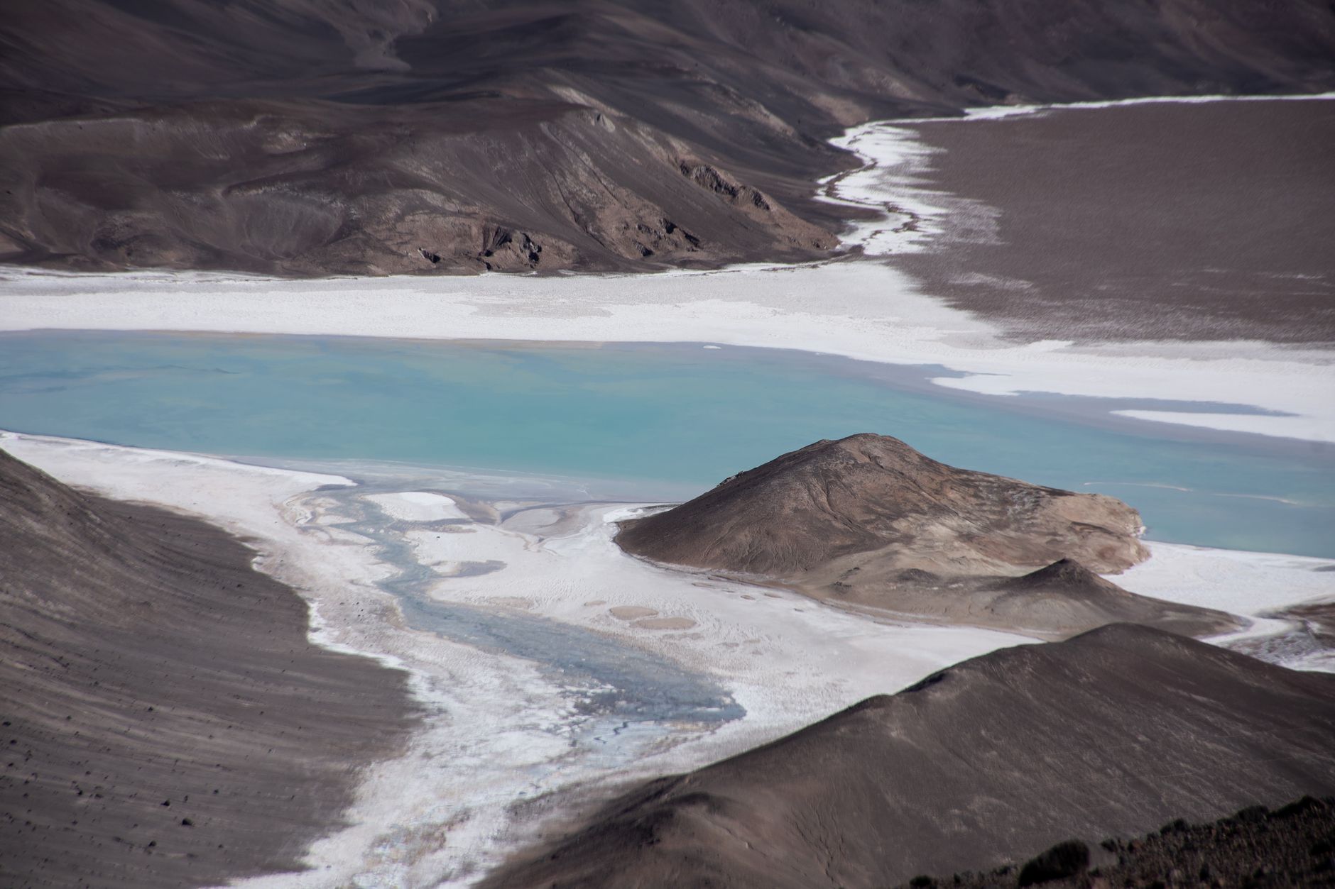 Stunning view of Laguna Blanca and surrounding desert in Catamarca, Argentina.