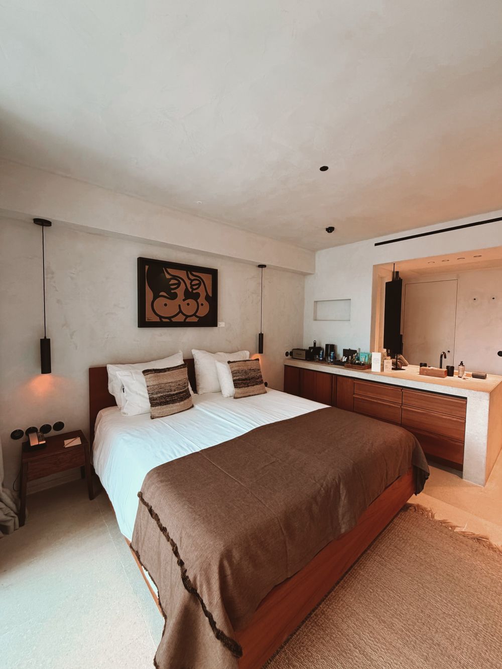Warm minimalist hotel room, Pexels demo image