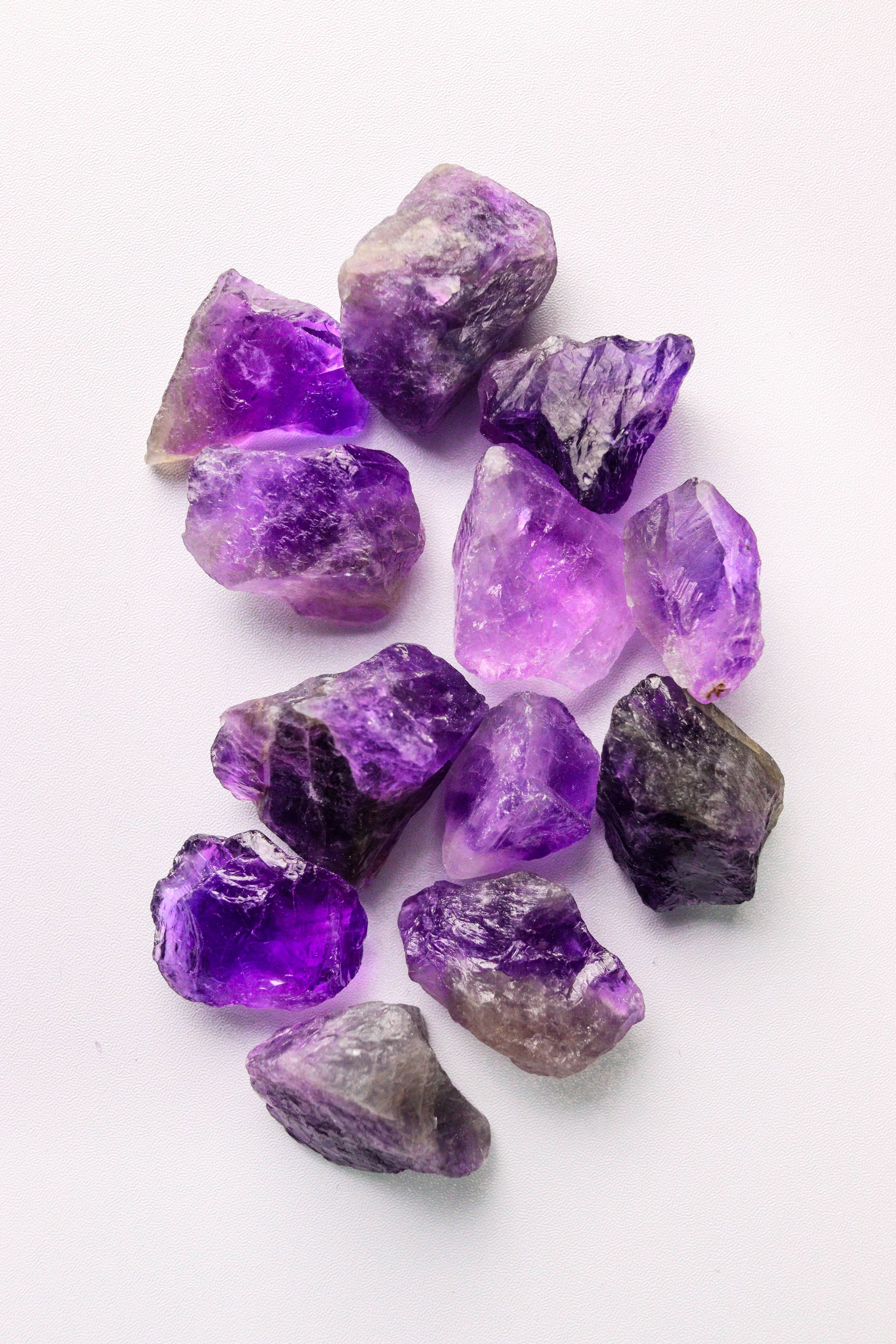 Raw amethyst crystal points on a pale background — photo by Mr. Pugo on Pexels