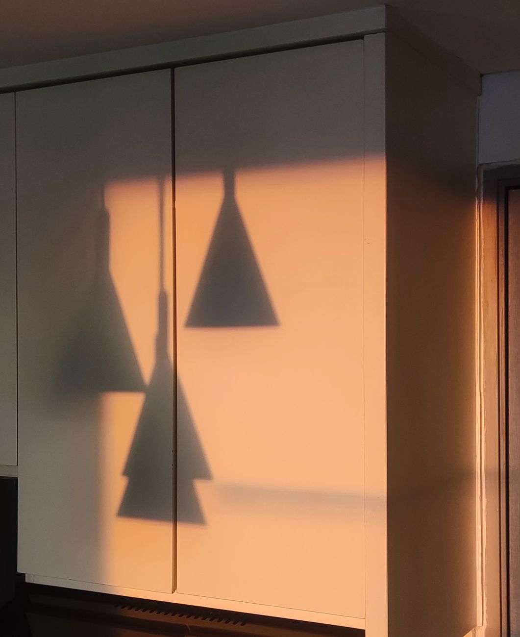 Eleganter Sonnenuntergang & Lichter – Minimalistisches Wallpaper