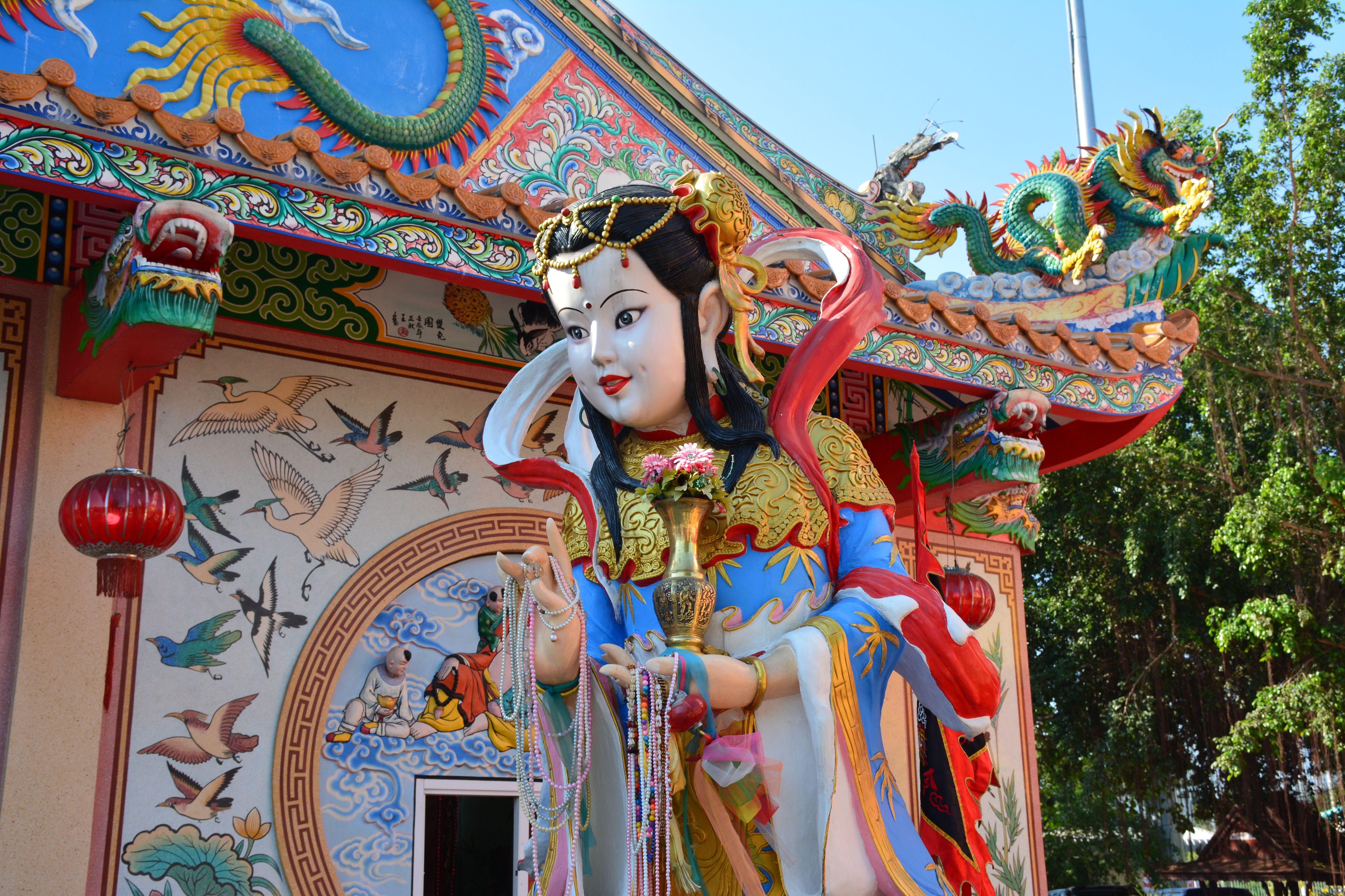 Colorful statue and traditional architecture in a Thai temple at Tambon Bang Kaeo, capturing cultural artistry.