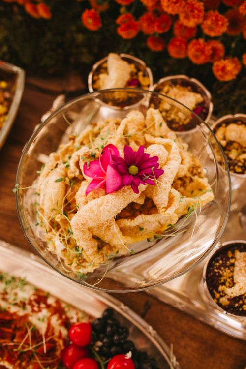 Free An elegant table setting featuring gourmet appetizers with a floral garnish, perfect for weddings and special events. Stock Photo