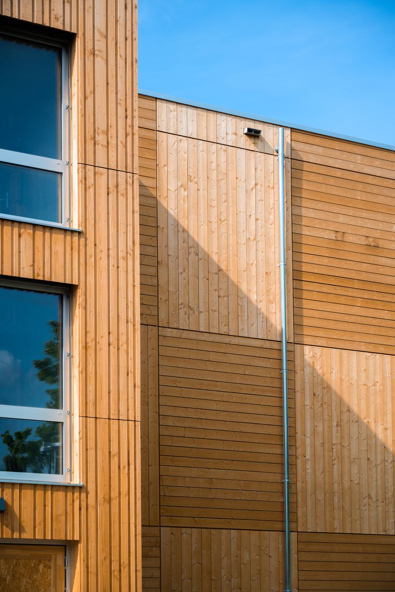 Holzrahmenbau Fassade mit Holzverkleidung
