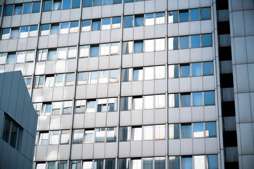 Free Detail of a high-rise apartment facade in Berlin, showcasing urban architecture. Stock Photo