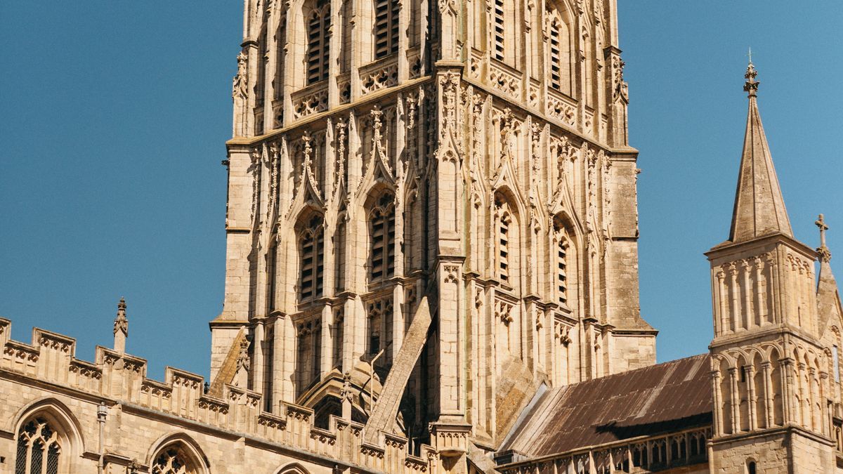The tower of Gloucester Cathedral against a blue sky, a short walk from serviced accommodation in Gloucester city centre