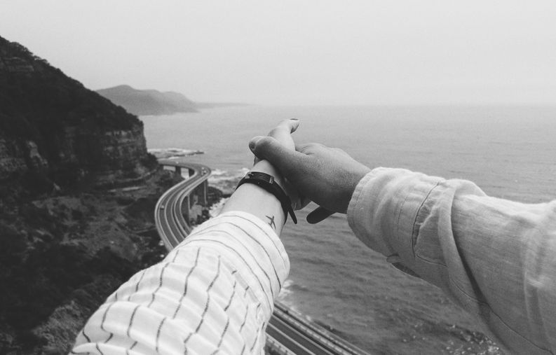 Online dating: starting a conversation on a niche platform
