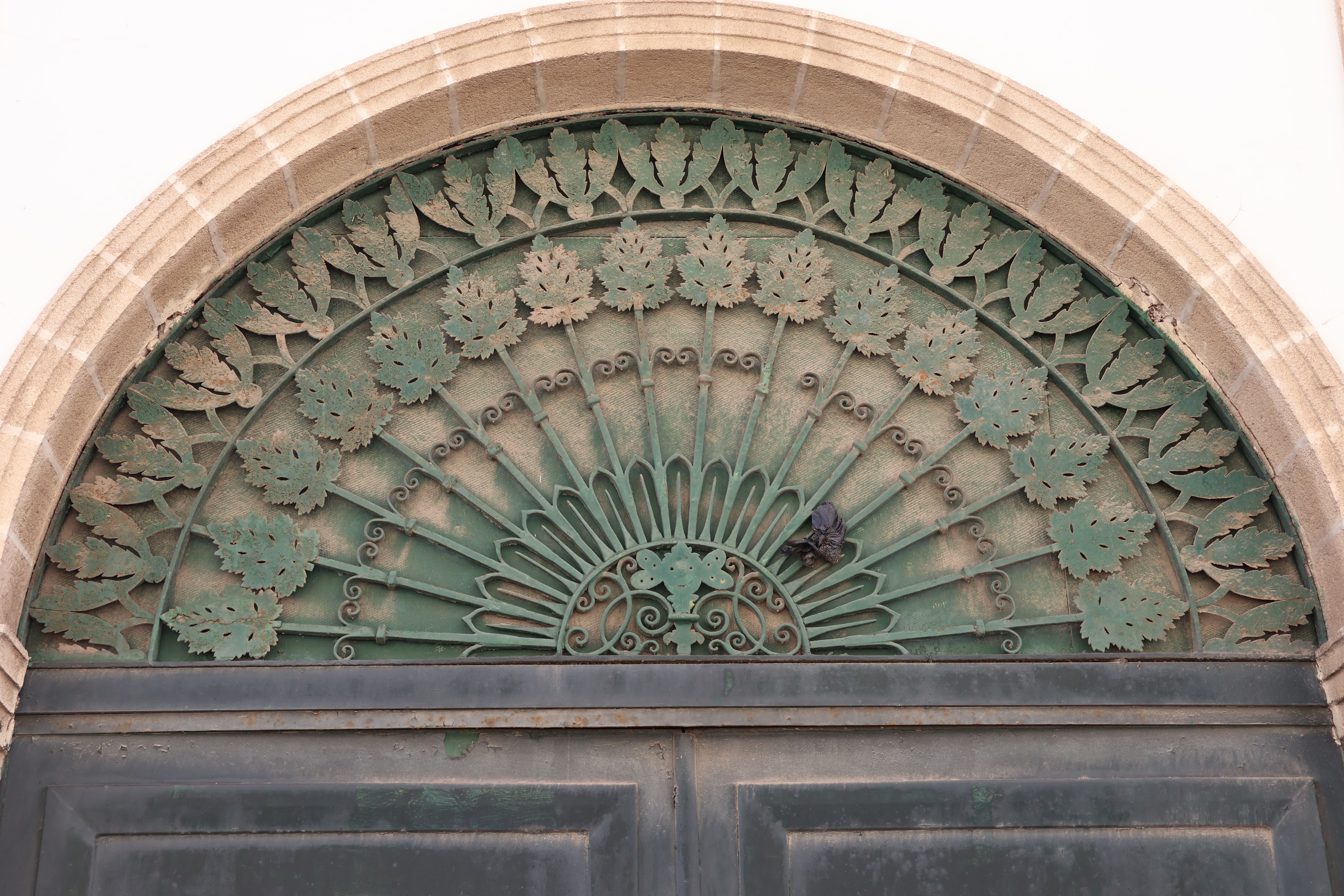 detalle de la fachada de la bodega