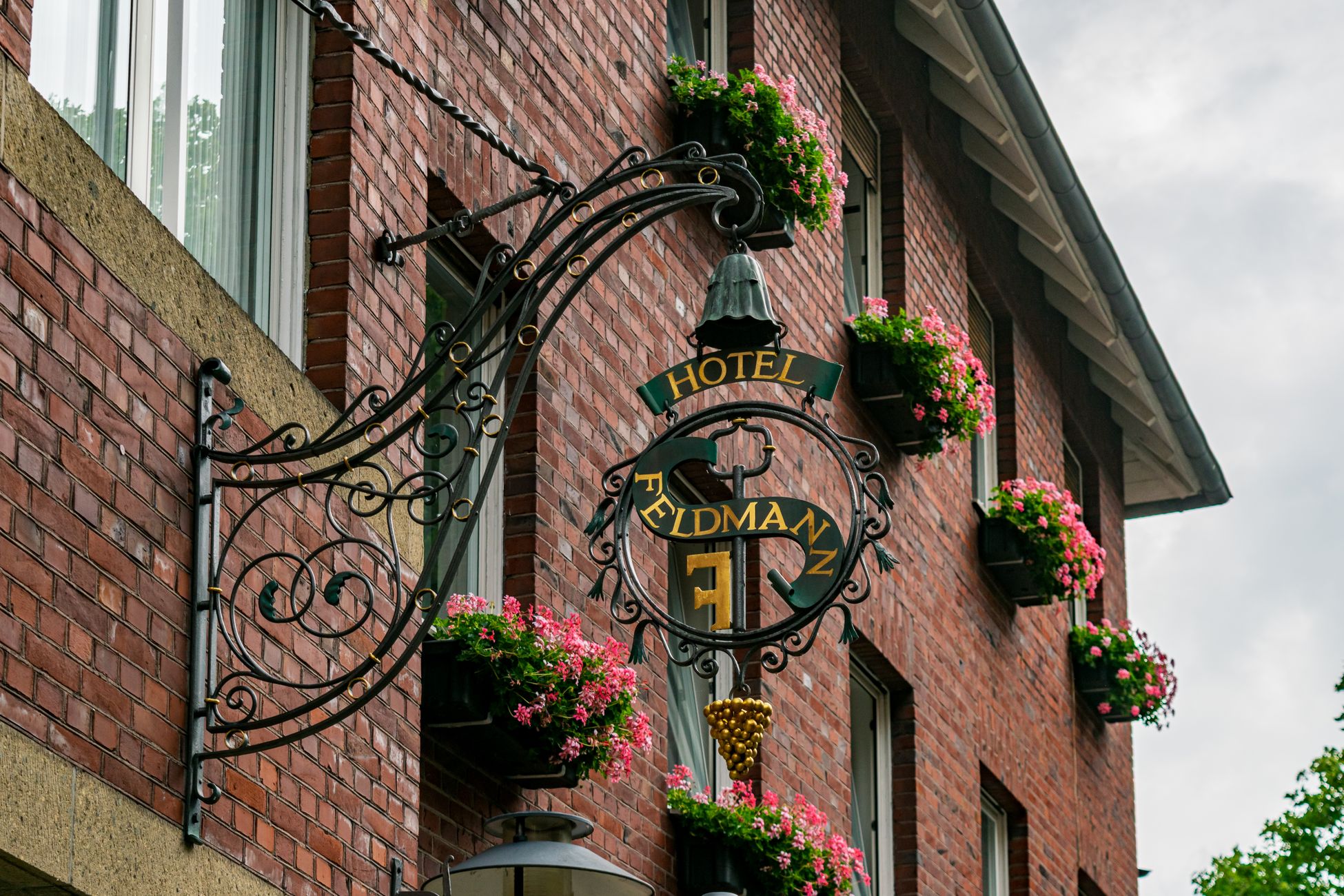 Frank (68) opent na tien jaar een hotel op Duitse bergtop