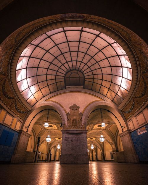 Free Capture of a grand archway with domed ceiling in a Berlin train station. Stock Photo