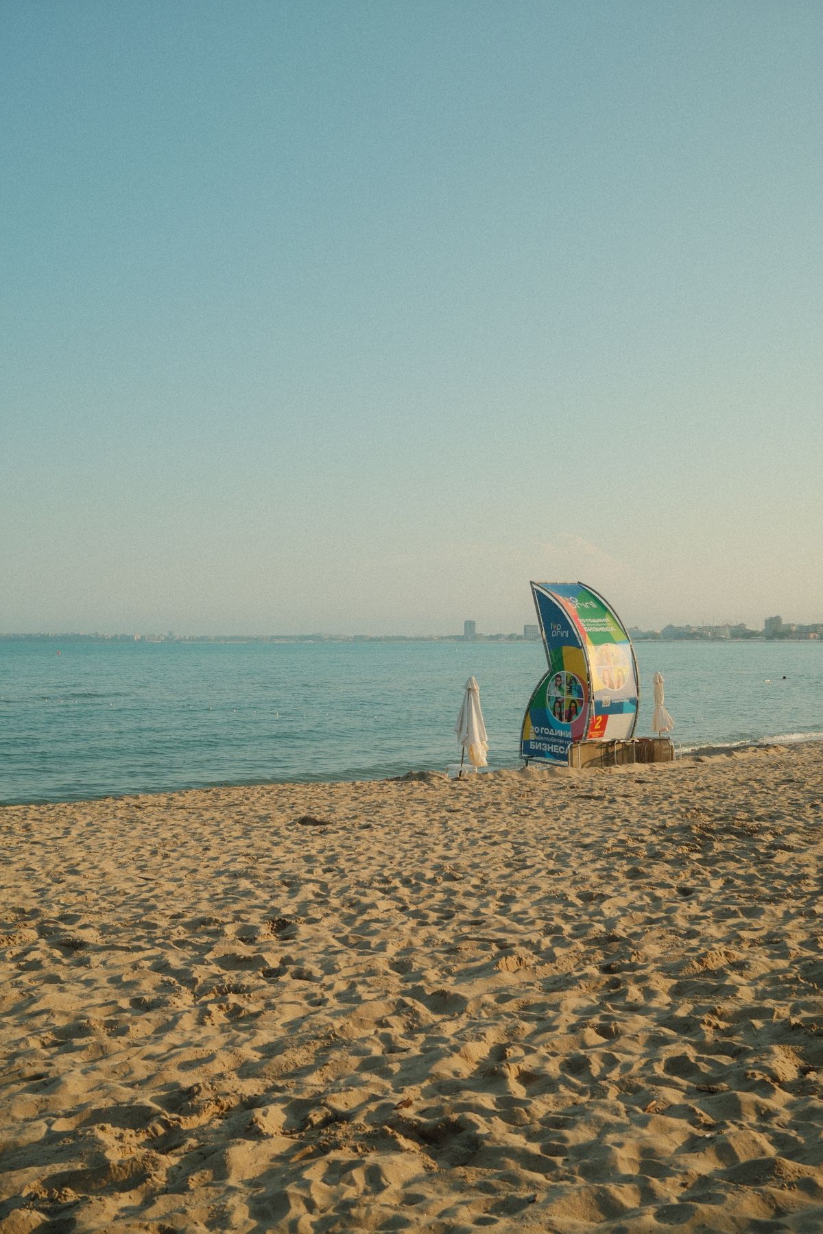 Mamaia Sud - apa liniștită și nisipul de pe litoral