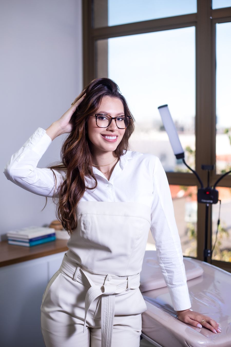 Lash artist en su propio espacio de trabajo