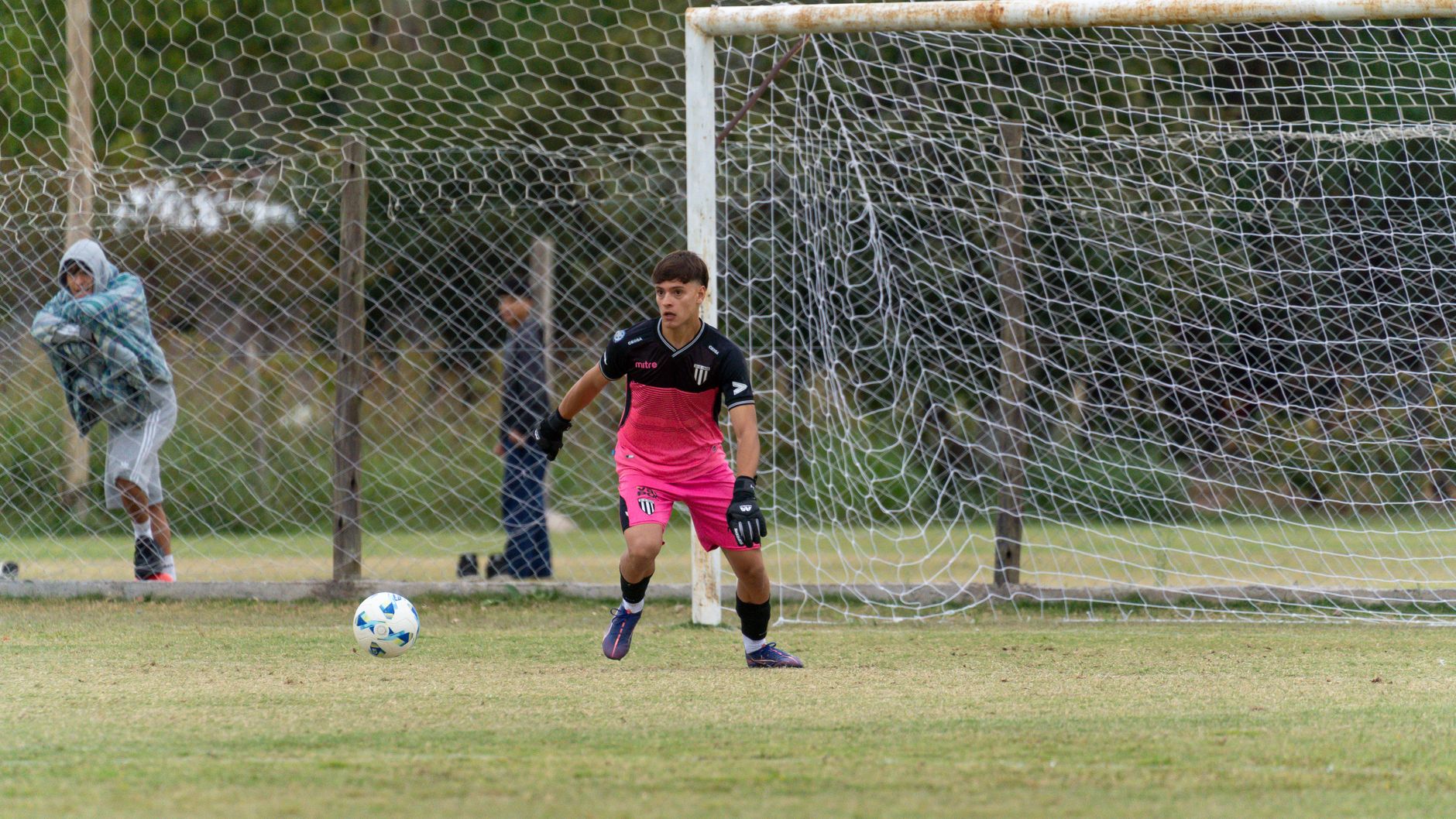 goalkeeper directing four defenders while attackers prepare near the penalty spot during a packed corner