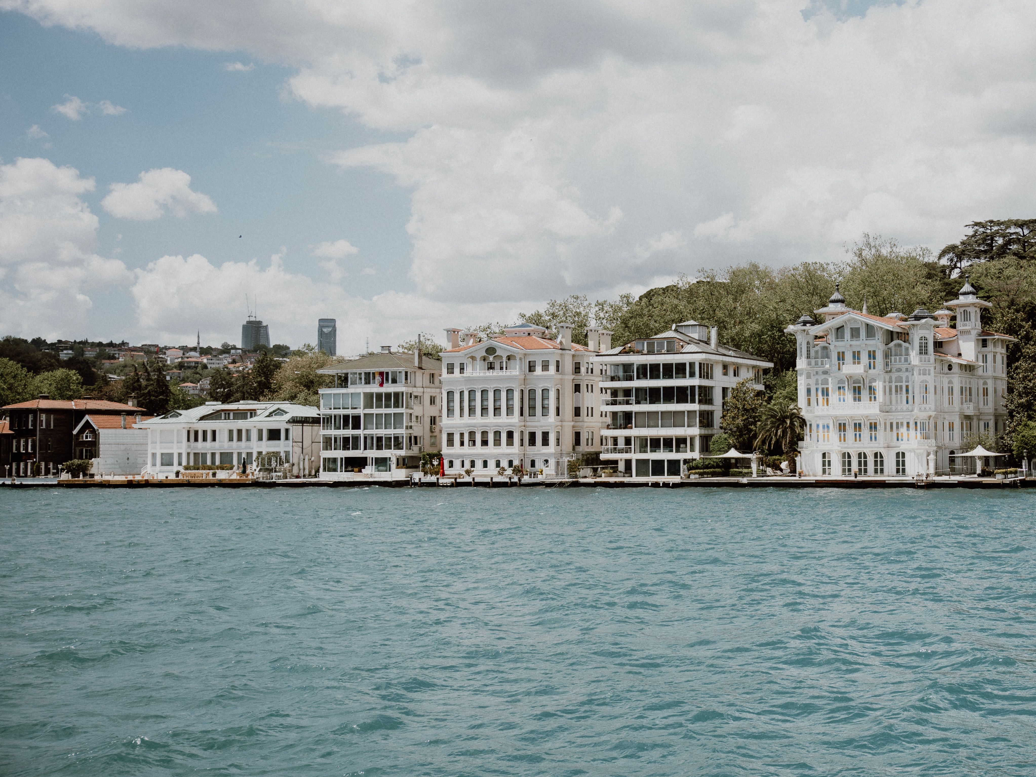 Professionalism Meets Passion in Istanbul's Fintech Hubs — SponsorClub
