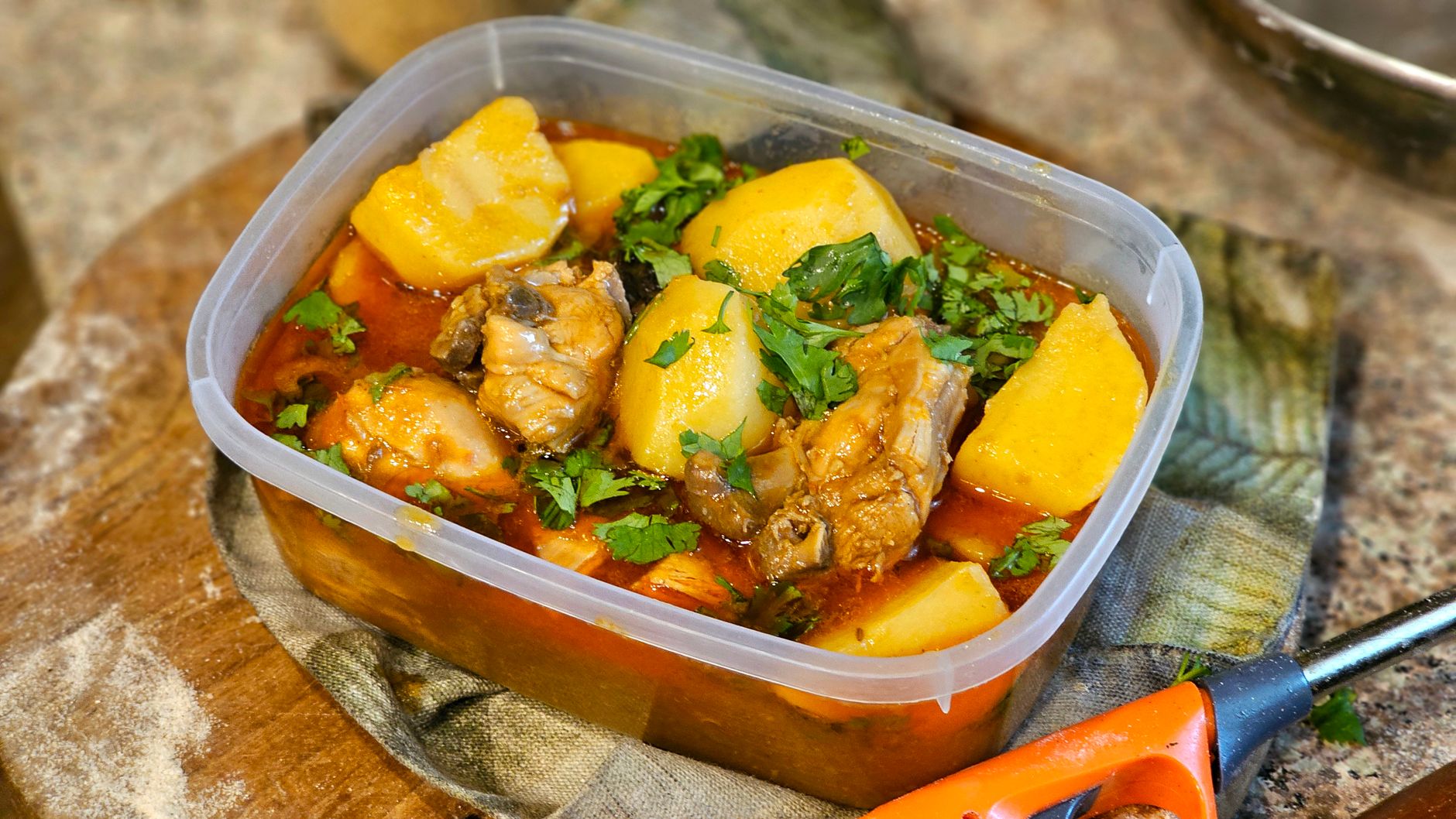 Plat de cuisine africaine servi chaud