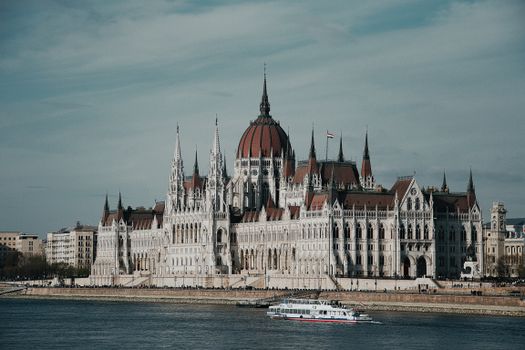 The iconic Hungarian Parliament Building in Budapest along the Danube River, a symbol of neo-gothic architecture.