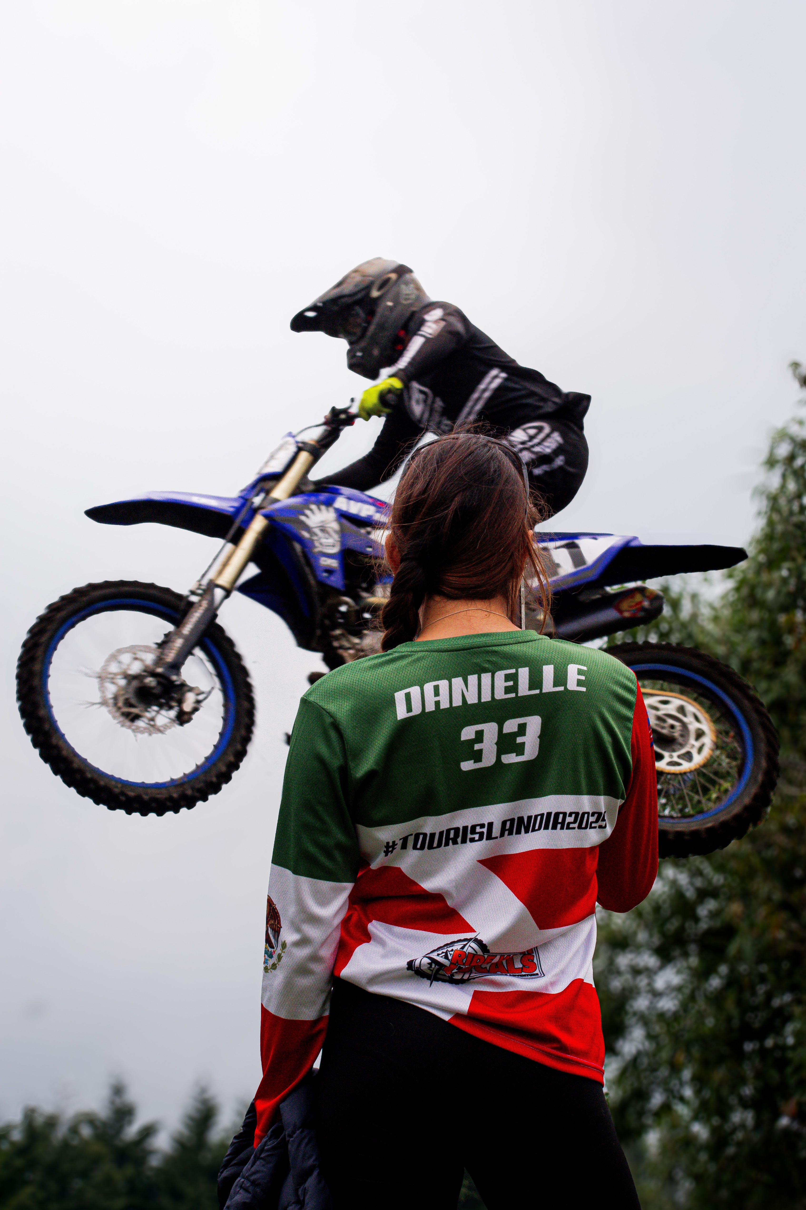 Action shot of a motorcyclist performing a stunt in Mexico City.