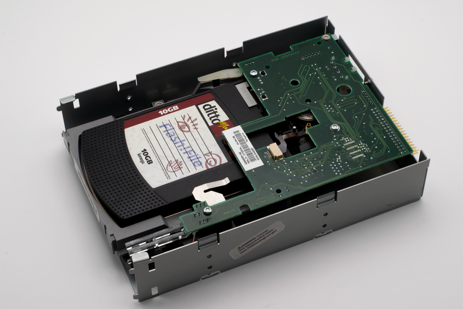 SSD vs. HDD: The External Drive Showdown Contextual image