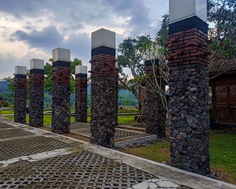 Kisah Legenda Batu Besai: Mengungkap Cerita Misterius di Balik Batu Keramat Sekadauhilir
