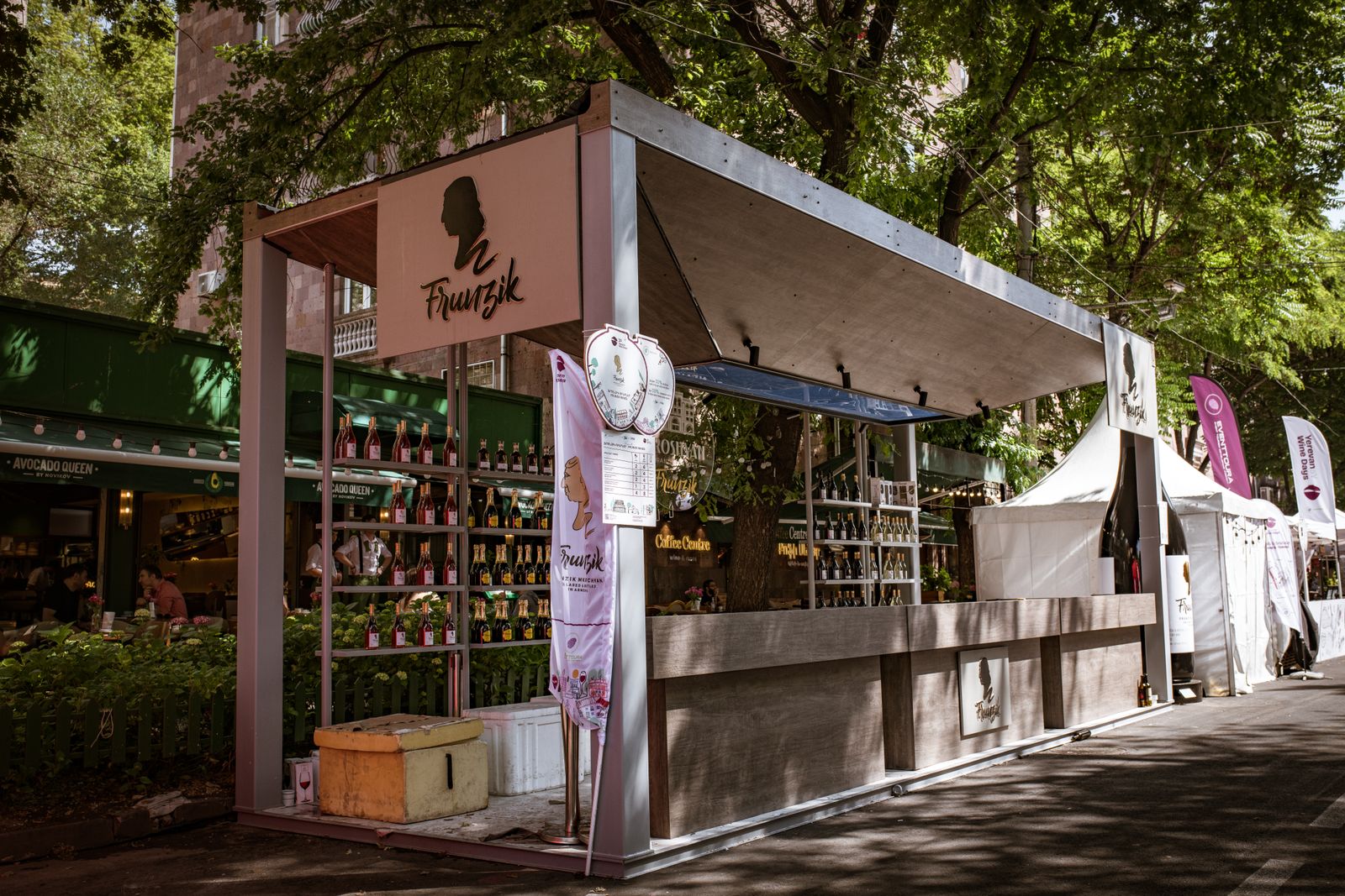 Stand de una bodega en el festival