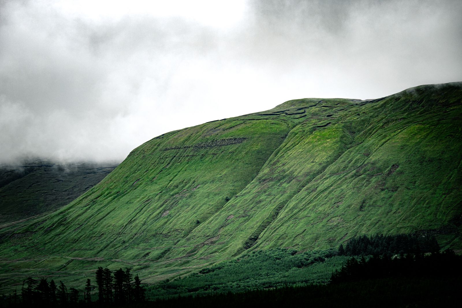 Of the green hills of Sligo, Ireland under an overcast sky, showcasing natural beauty
