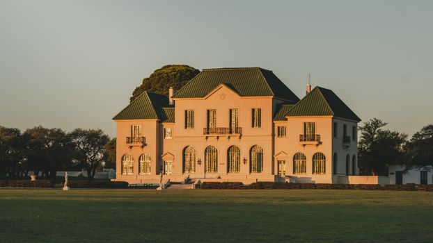 A stunning manor in Toay, Argentina, bathed in warm sunset light with elegant architecture.