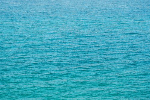 Free Calm and serene ocean water with gentle waves and vibrant turquoise hue. Stock Photo