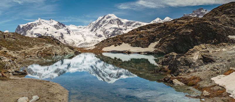Malerische Naturszene mit Blau & Atemberaubend