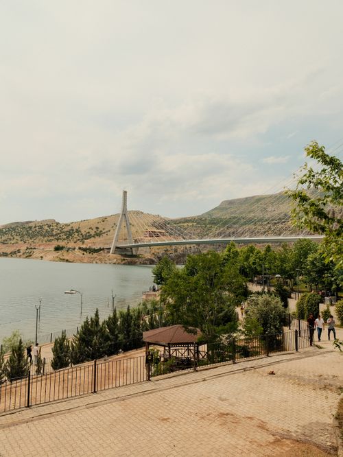 Free Scenic view of a modern bridge in Adıyaman, Türkiye, surrounded by nature and hills. Stock Photo