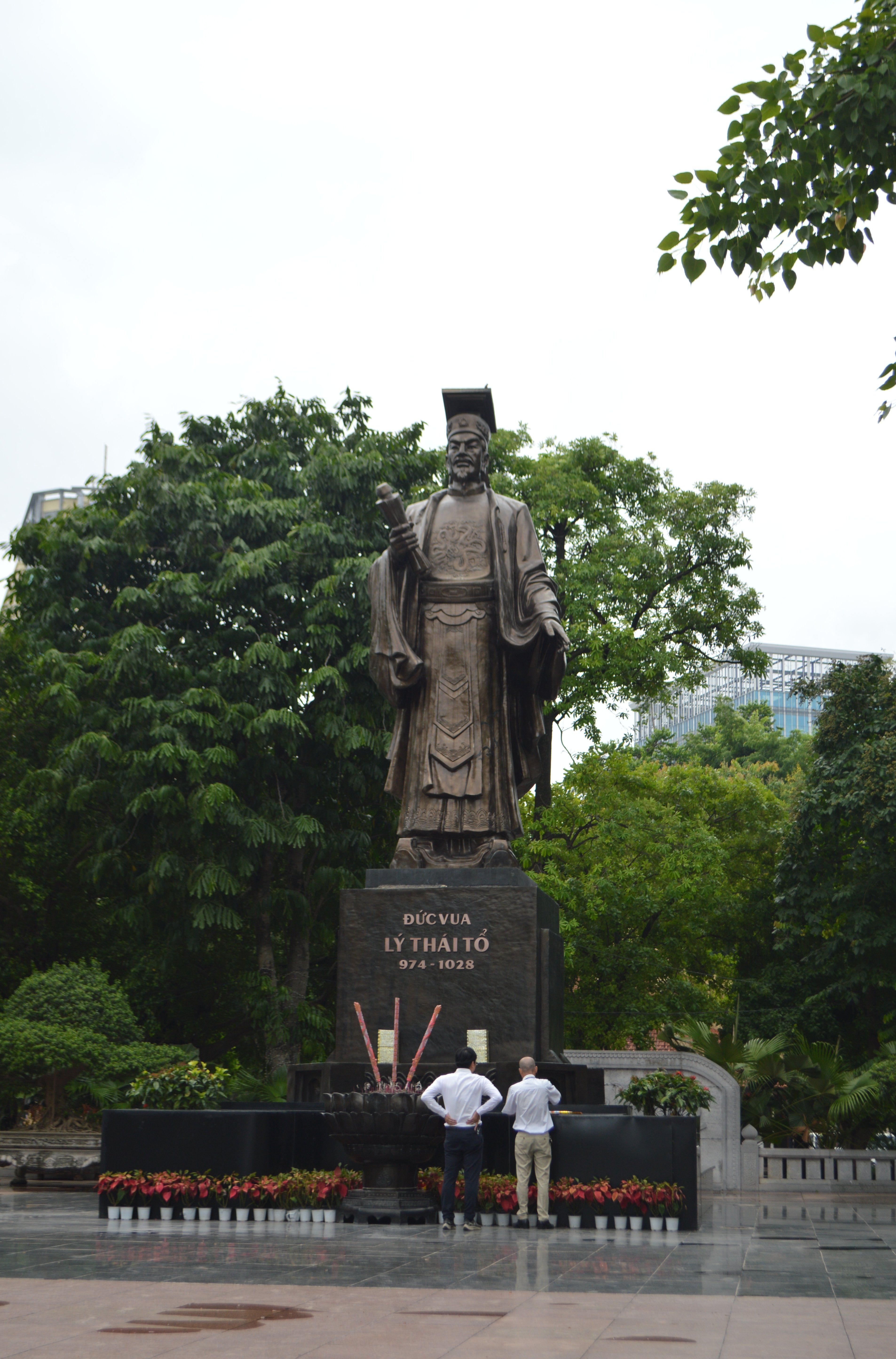 Large bronze statue of Emperor Ly Thai To in the Ly Thai To Park, Hanoi, Vietnam.