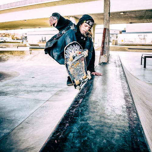 Foto Orang Skateboarding Di Skatepark