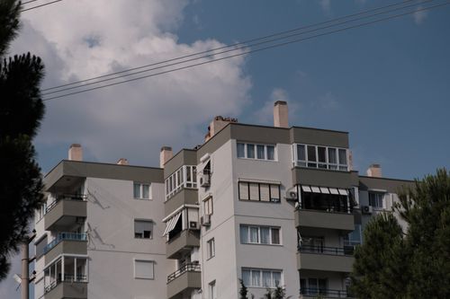 Free View of a modern apartment building in İzmir, Türkiye under a clear sky. Stock Photo
