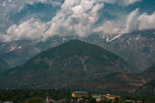 Free Scenic view of the Dhauladhar Mountains with clouds, captured in Dharamshala, India. Stock Photo