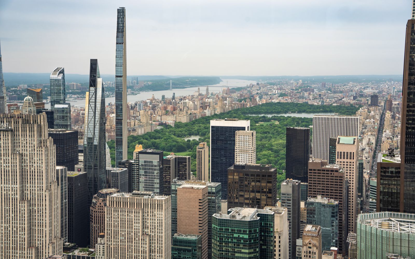 Concrete Jungles & Skyline Dreams: Navigating New York's Art Deco Core