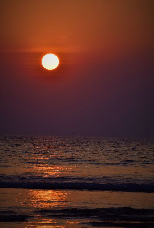 Free Capture of a beautiful sunset at Cox's Bazar Beach, highlighting the serene ocean view. Stock Photo